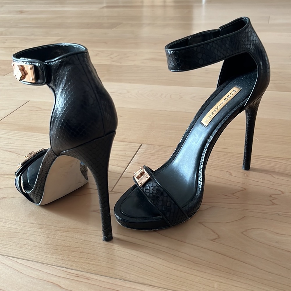 Beautiful BCBG Strappy Heals Siletto